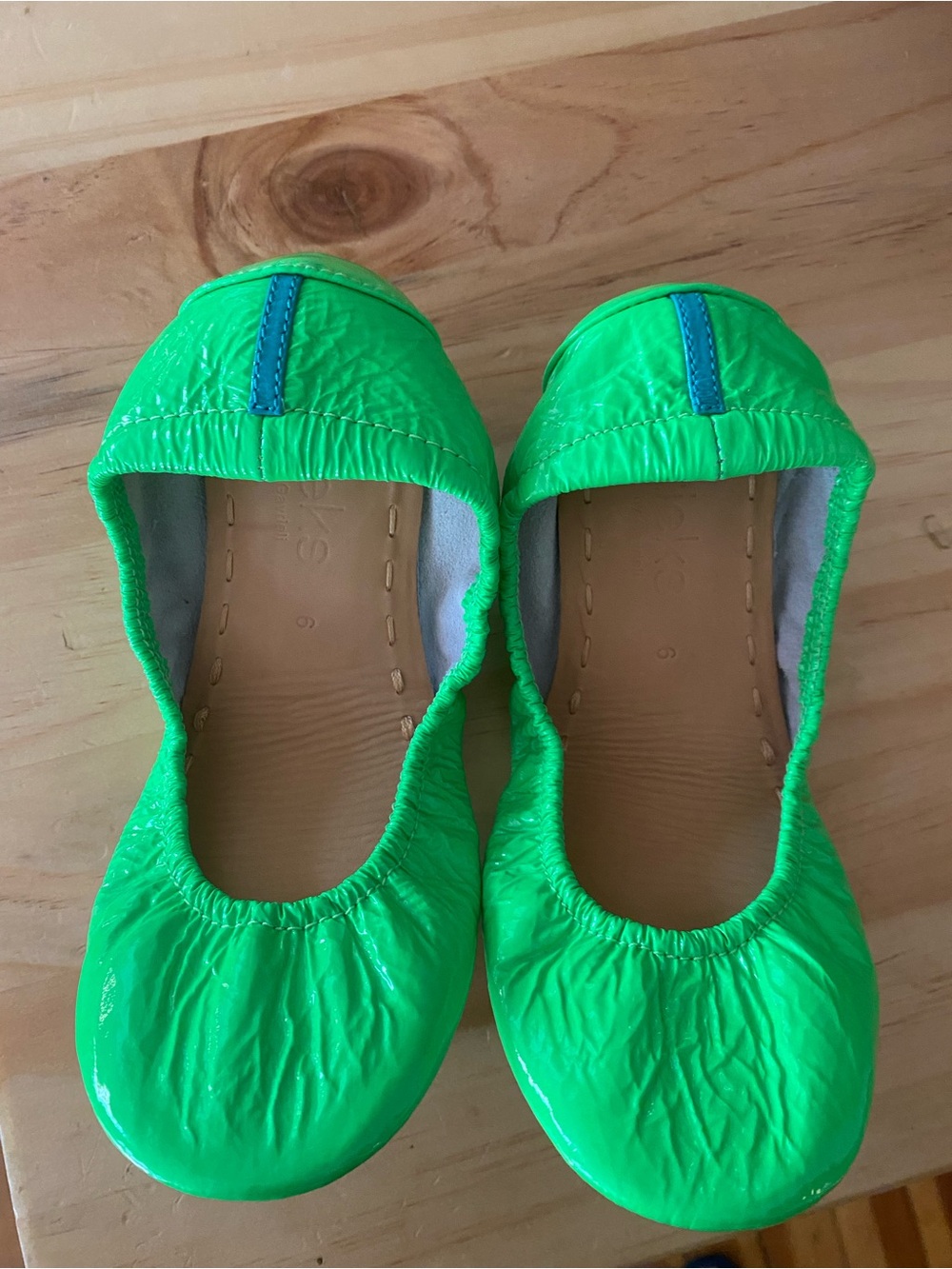 Tieks new Neon patent leather Green Ballet Flats 6